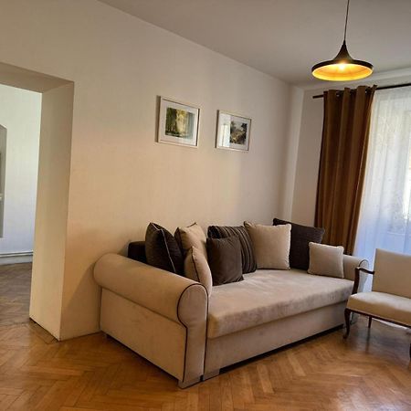 Valentina'S Apartment In City Center Braşov Exterior foto
