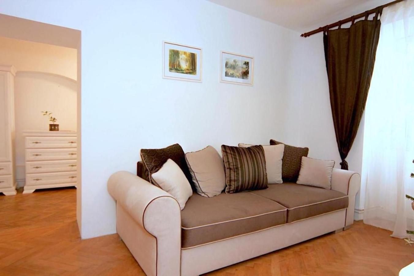 Valentina'S Apartment In City Center Braşov Exterior foto